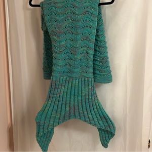 Mermaid knitted blanket